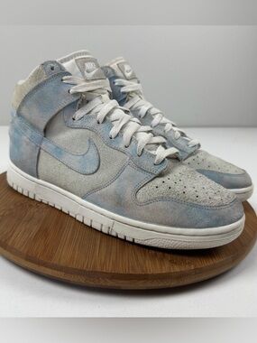 Nike Dunk High SE ‘Clouds’ Celestine Blue Sneakers